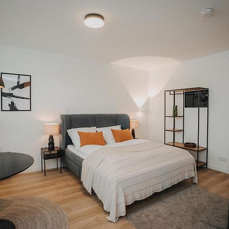 Downtown Apartment Mit Luxusbad Am Hafen Nur 5 Minuten Zu Fuss In Die Innenstadt Und Zum Bahnhof! Олденбург Екстериор снимка