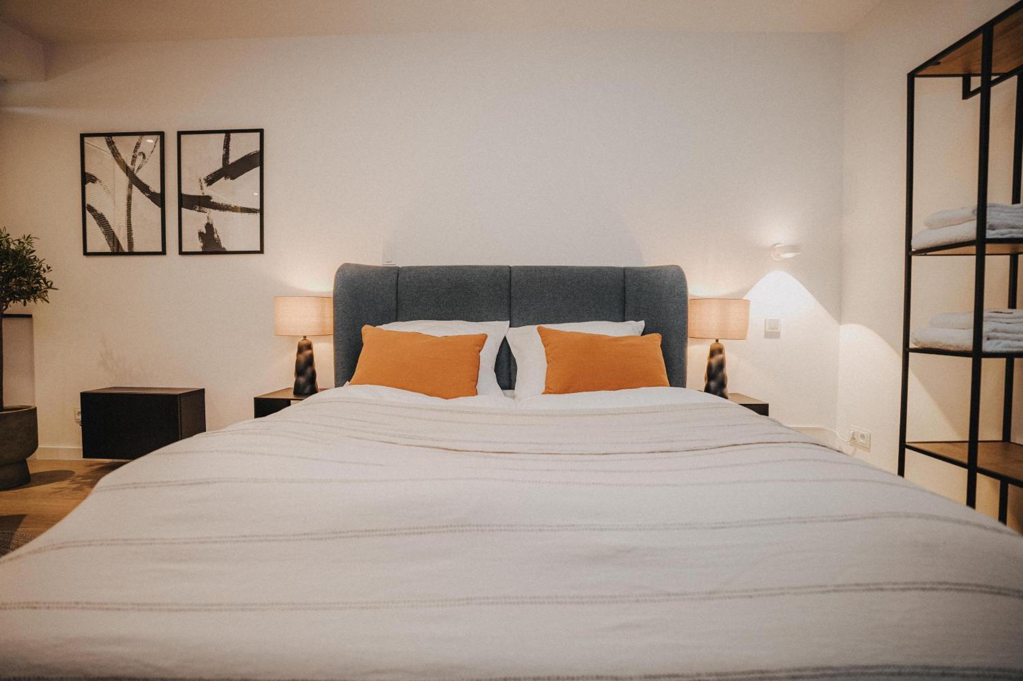 Downtown Apartment Mit Luxusbad Am Hafen Nur 5 Minuten Zu Fuss In Die Innenstadt Und Zum Bahnhof! Олденбург Екстериор снимка