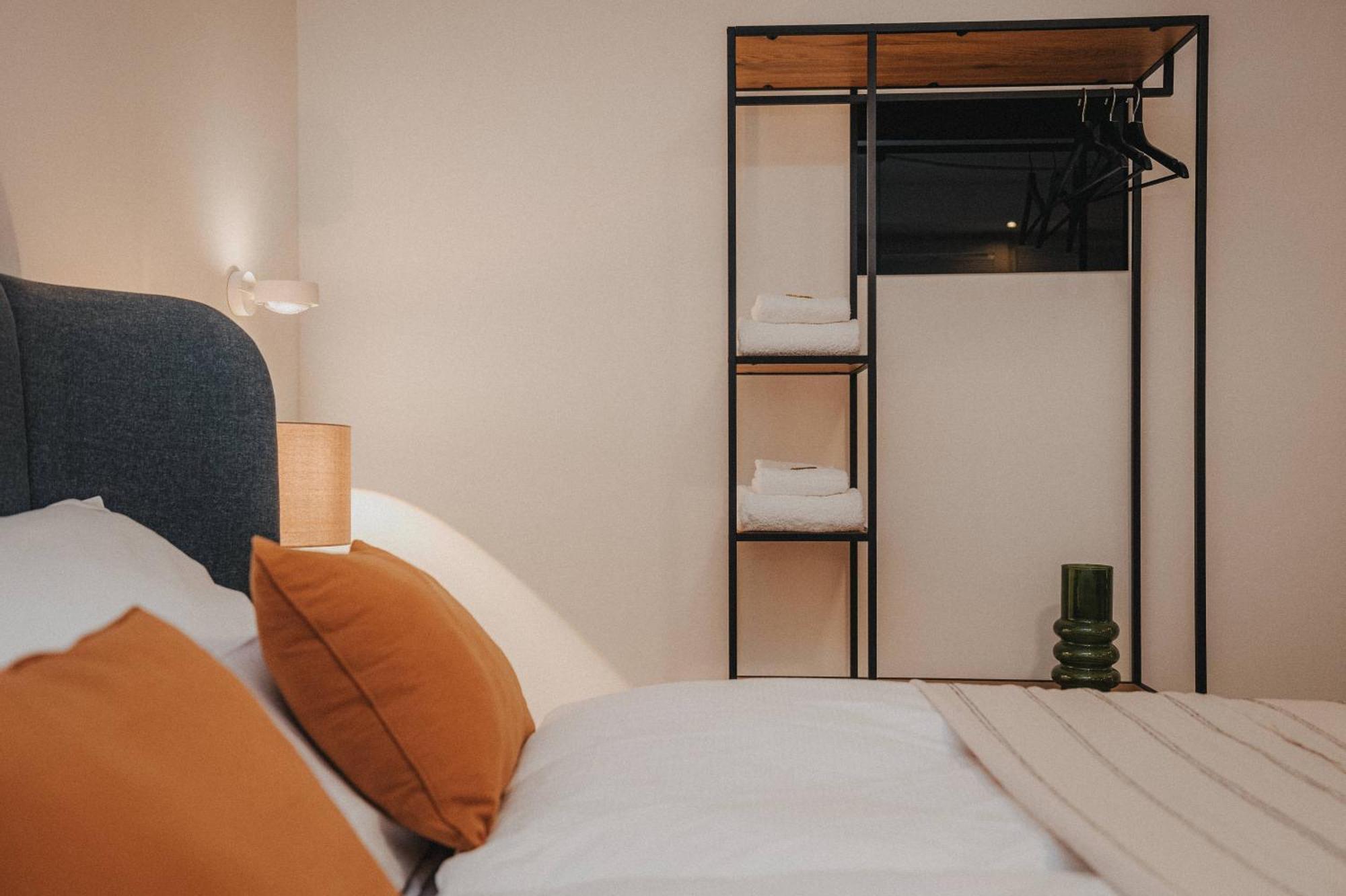 Downtown Apartment Mit Luxusbad Am Hafen Nur 5 Minuten Zu Fuss In Die Innenstadt Und Zum Bahnhof! Олденбург Екстериор снимка