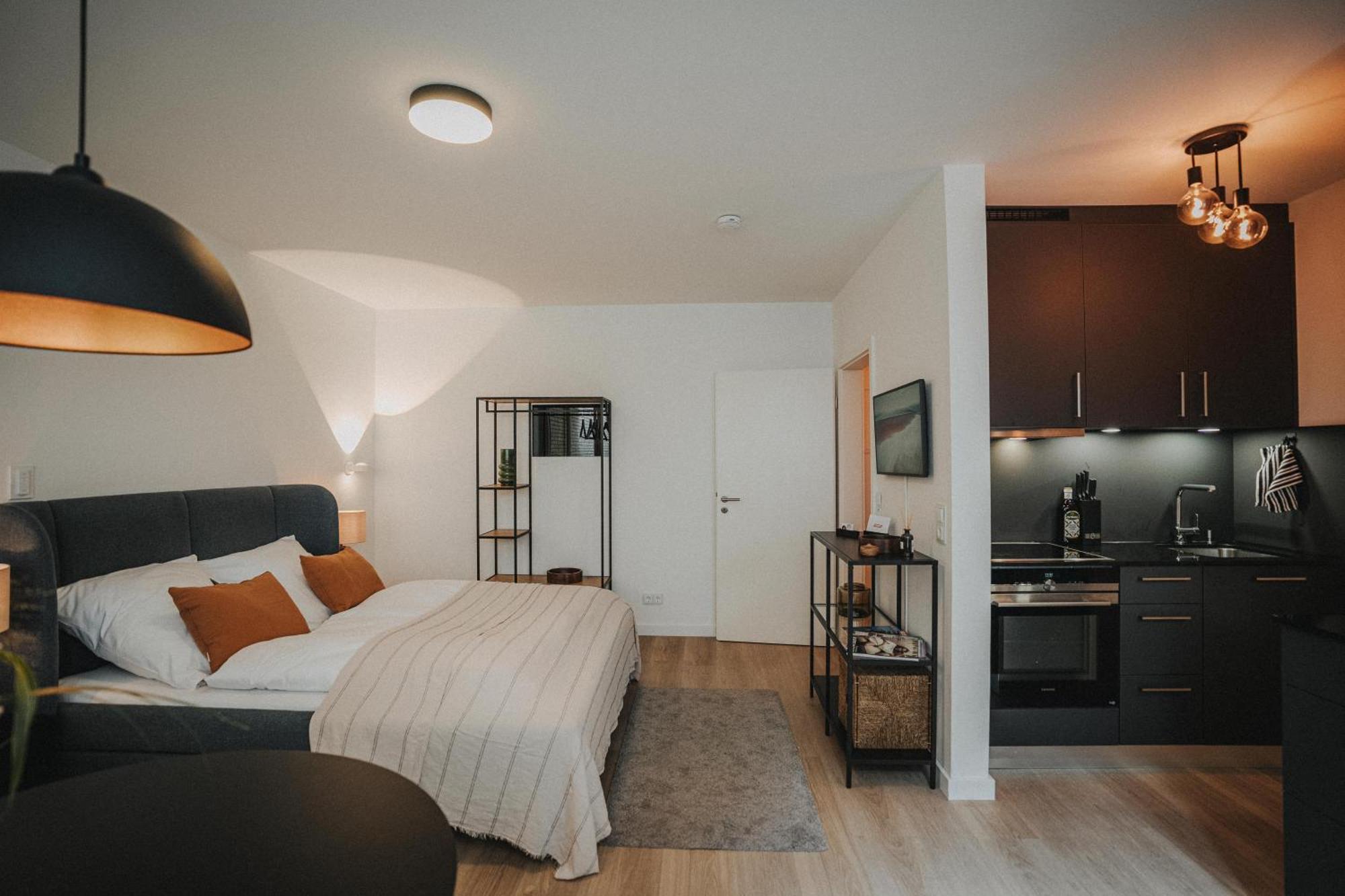 Downtown Apartment Mit Luxusbad Am Hafen Nur 5 Minuten Zu Fuss In Die Innenstadt Und Zum Bahnhof! Олденбург Екстериор снимка