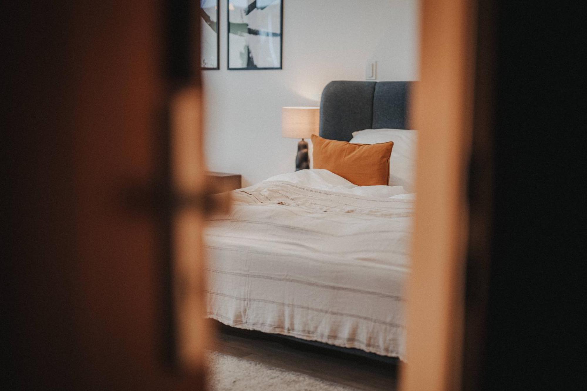 Downtown Apartment Mit Luxusbad Am Hafen Nur 5 Minuten Zu Fuss In Die Innenstadt Und Zum Bahnhof! Олденбург Екстериор снимка