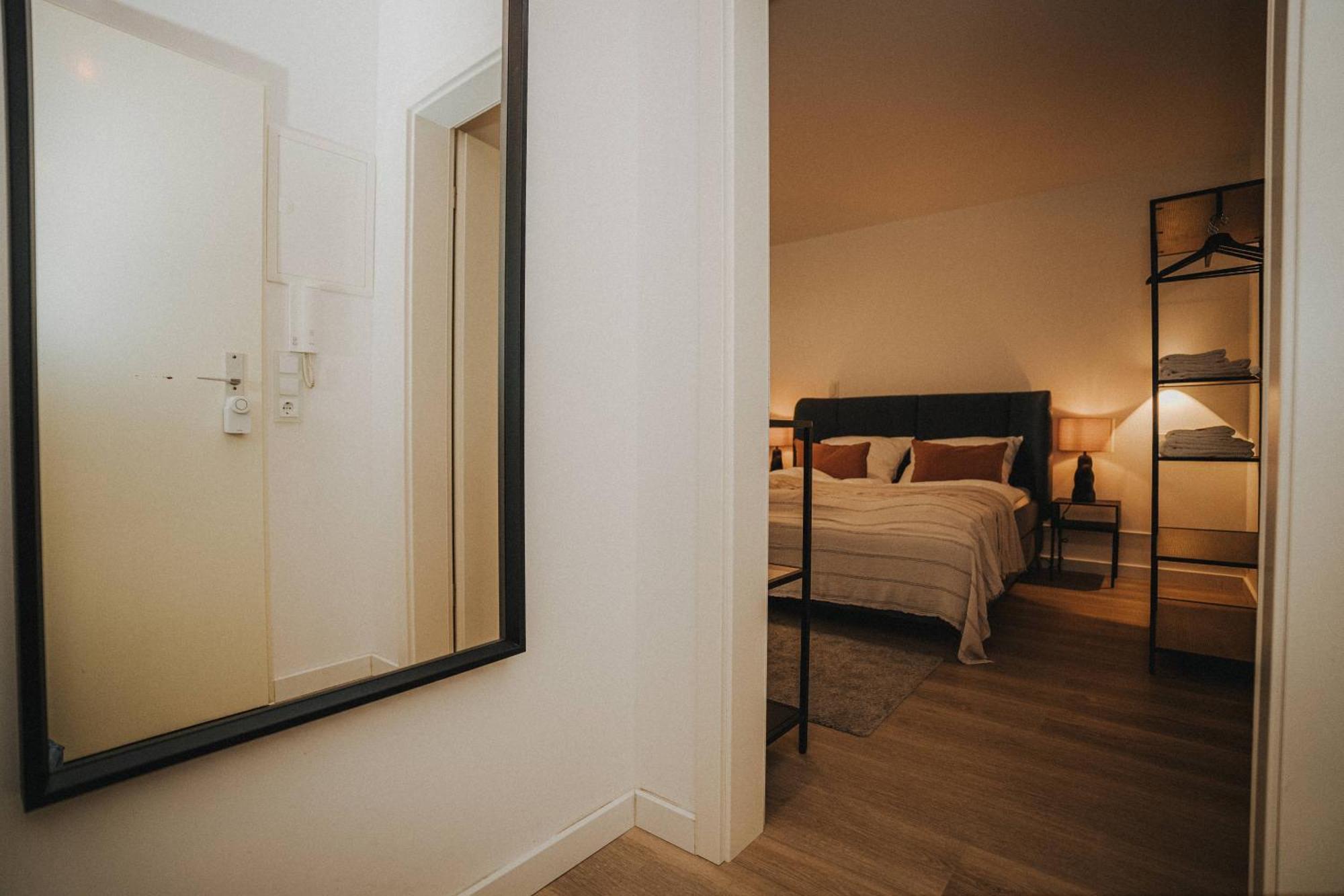 Downtown Apartment Mit Luxusbad Am Hafen Nur 5 Minuten Zu Fuss In Die Innenstadt Und Zum Bahnhof! Олденбург Екстериор снимка