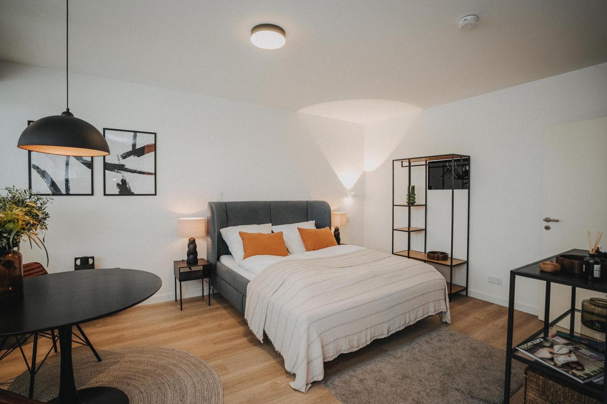 Downtown Apartment Mit Luxusbad Am Hafen Nur 5 Minuten Zu Fuss In Die Innenstadt Und Zum Bahnhof! Олденбург Екстериор снимка