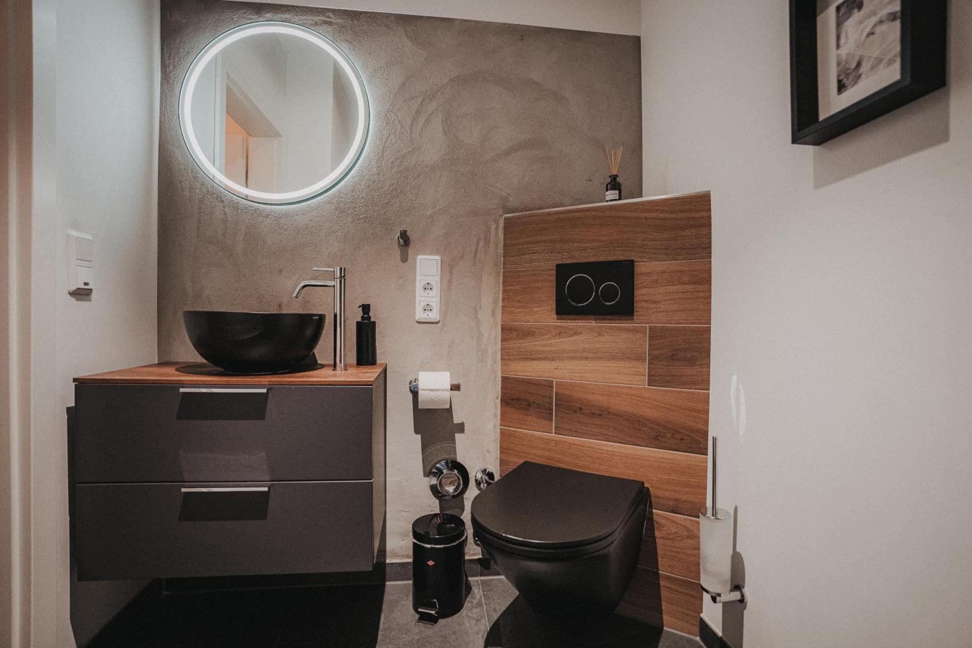 Downtown Apartment Mit Luxusbad Am Hafen Nur 5 Minuten Zu Fuss In Die Innenstadt Und Zum Bahnhof! Олденбург Екстериор снимка
