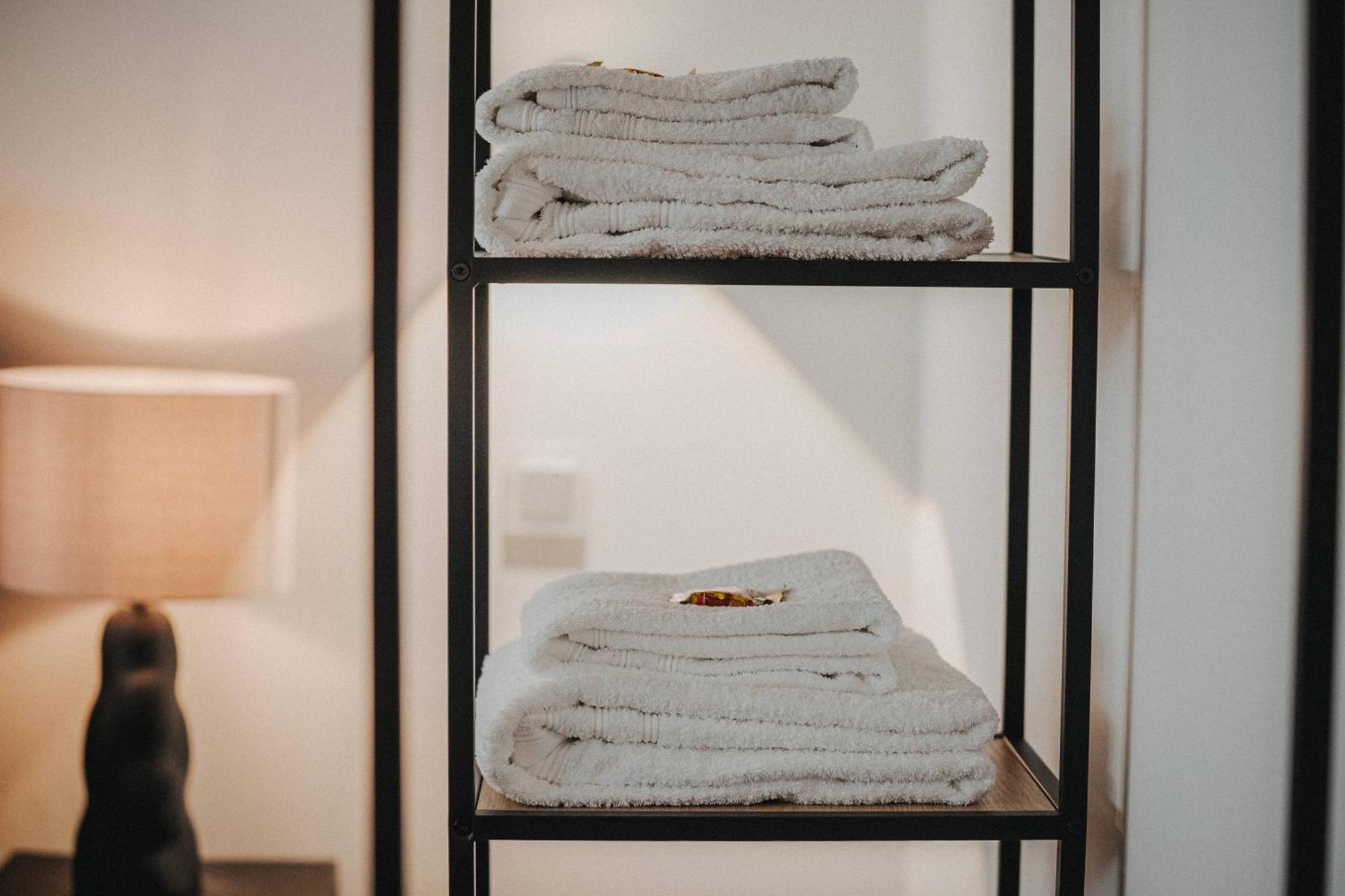 Downtown Apartment Mit Luxusbad Am Hafen Nur 5 Minuten Zu Fuss In Die Innenstadt Und Zum Bahnhof! Олденбург Екстериор снимка